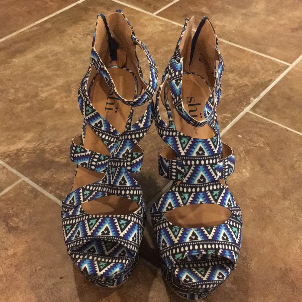 Aztec pattern platform open toe wedges size 8